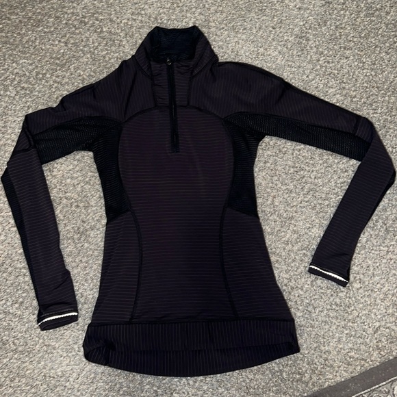 Lululemon long sleeve top. 2 - Picture 1 of 11